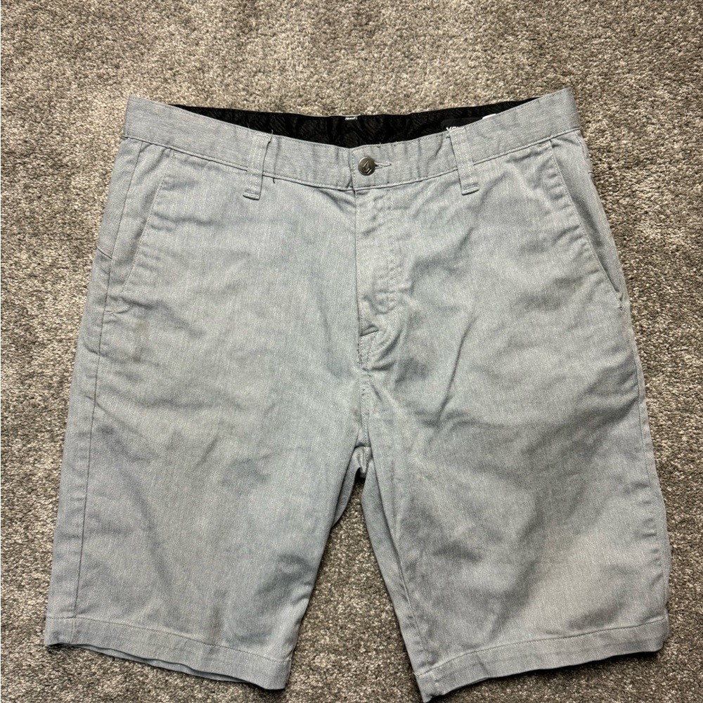 Men’s Gray Volcom Short (W33)